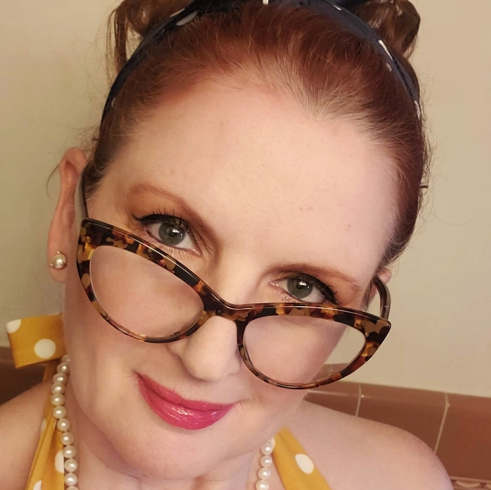 Meet your Posher, Iris